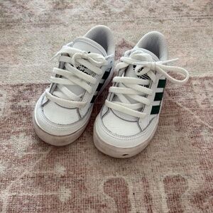 Kids white Adidas sneakers 6K